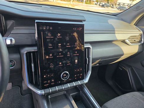 Used 2025 GMC Acadia Elevation image 12