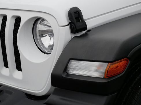 Used 2022 Jeep Wrangler Sport S image 16