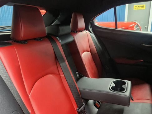 Used 2019 Lexus UX 200 F Sport image 20