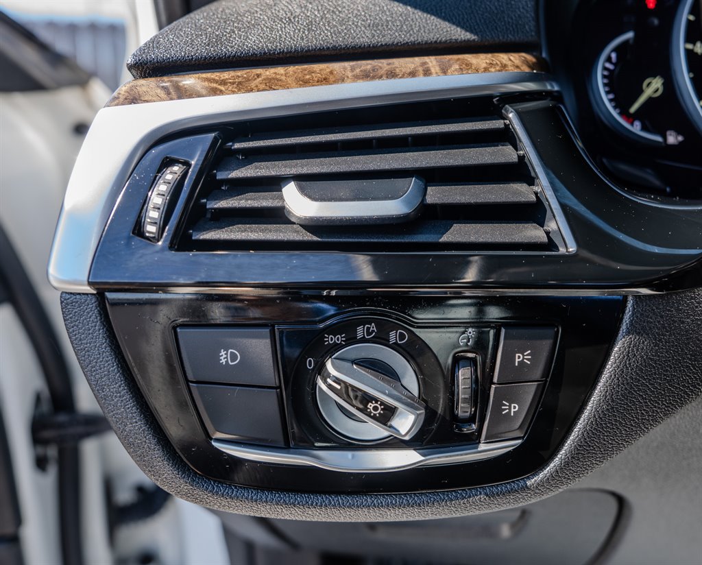 Used 2017 BMW 540i RWD image 18
