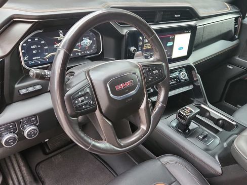Used 2022 GMC Sierra 1500 AT4 w/ Technology Package AWD/4WD image 10