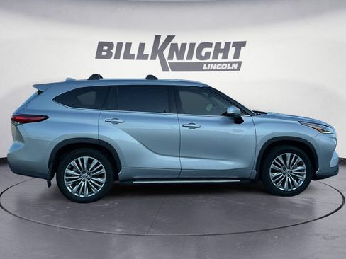 Used 2022 Toyota Highlander Platinum AWD/4WD image 6