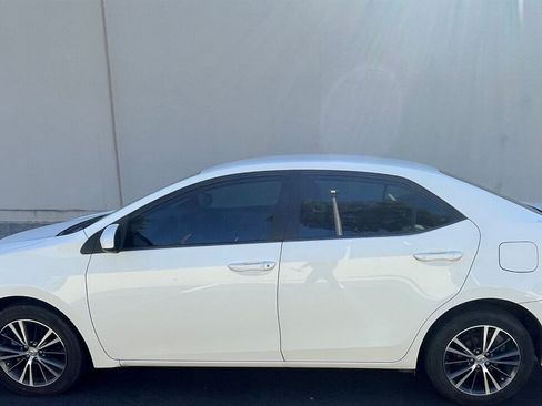 Used 2016 Toyota Corolla LE FWD image 2