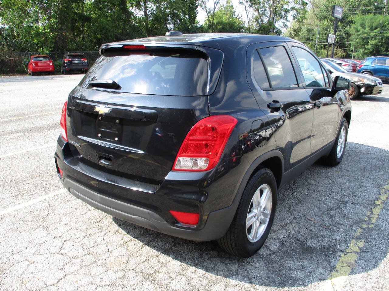 Used 2017 Chevrolet Trax LS w/ Fleet Convenience Package AWD/4WD image 4