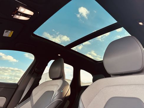 Used 2022 Volvo XC60 B6 R-Design w/ Advanced Package image 25