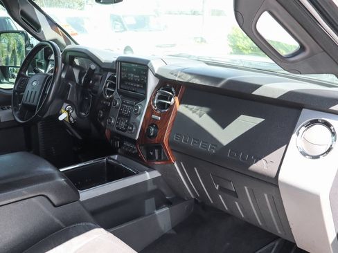 Used 2015 Ford F250 Lariat w/ Lariat Ultimate Package AWD/4WD image 44