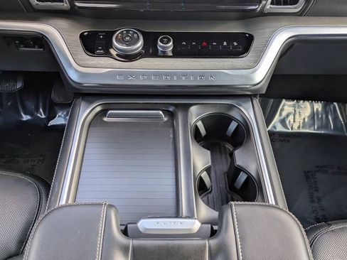Used 2025 Ford Expedition Max Platinum AWD/4WD image 19