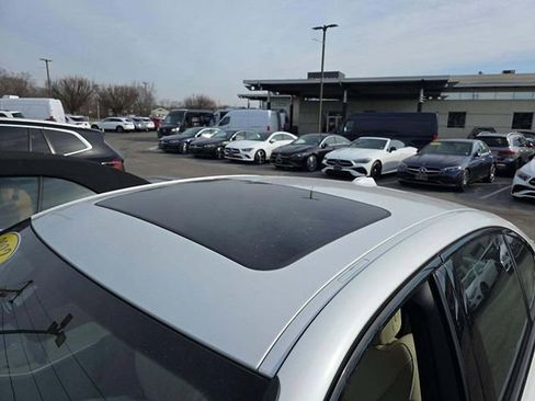 Used 2023 BMW 330i xDrive 330i xDrive w/ Driving Assistance Package image 9