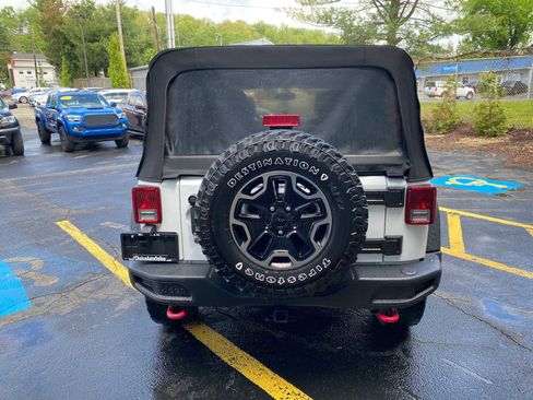 Used 2016 Jeep Wrangler Unlimited Rubicon AWD/4WD image 12