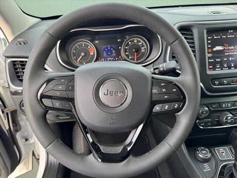 Used 2023 Jeep Cherokee Altitude Lux image 21