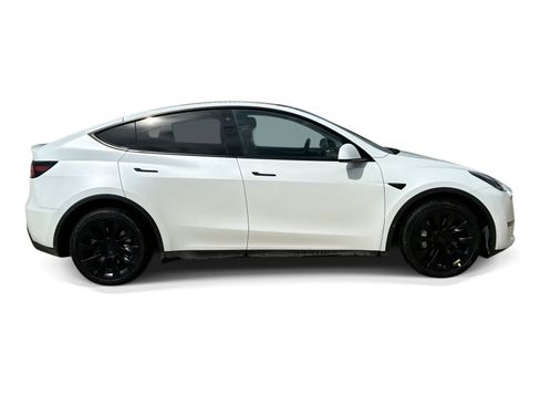 Certified 2023 Tesla Model Y Long Range AWD/4WD image 7