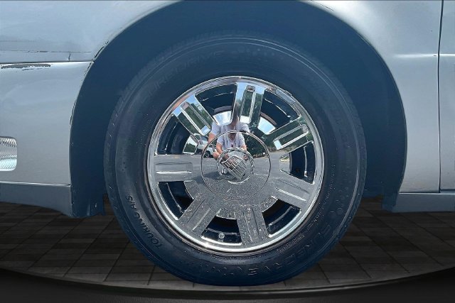 Used 2005 Cadillac De Ville w/ Limited Edition Package FWD image 33