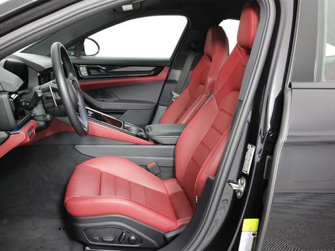 Used 2025 Porsche Panamera image 5