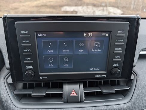Used 2021 Toyota RAV4 LE AWD/4WD image 23