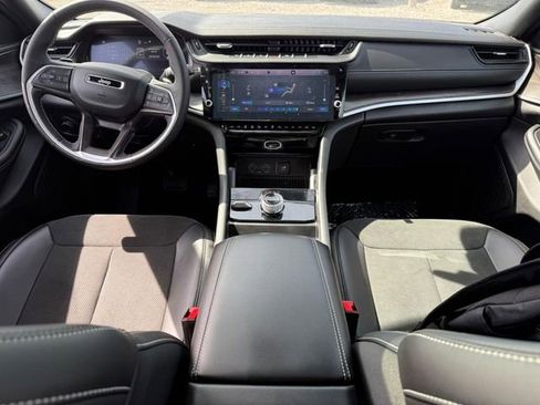 New 2026 Jeep Grand Cherokee Altitude image 13