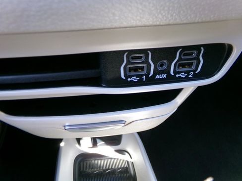 Used 2022 Chrysler Voyager LX FWD image 29