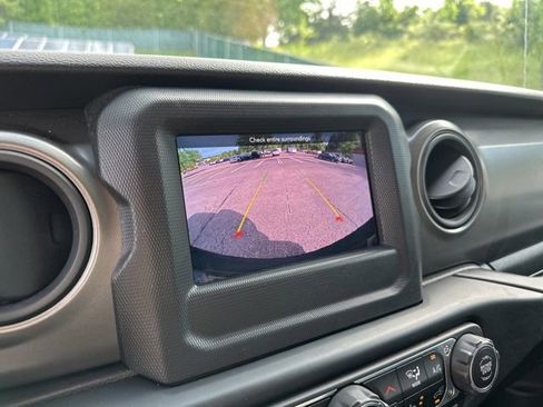 Used 2023 Jeep Wrangler Sport AWD/4WD image 19