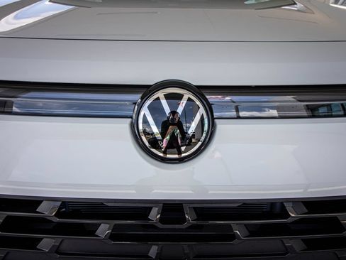 New 2026 Volkswagen Tiguan SE FWD image 7