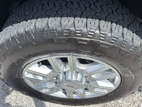 Used 2024 GMC Sierra 2500 SLT w/ SLT Premium Package image 14