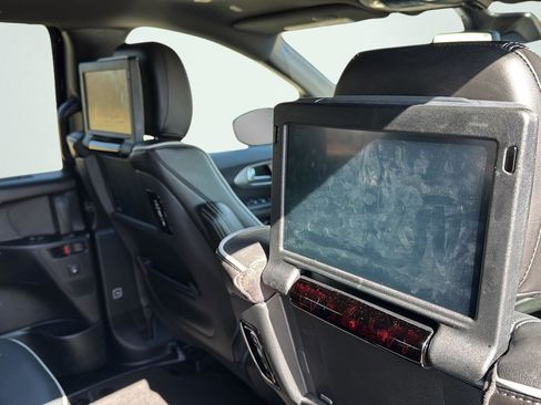 Used 2024 Chrysler Pacifica Limited w/ Uconnect Theater Family Group image 23