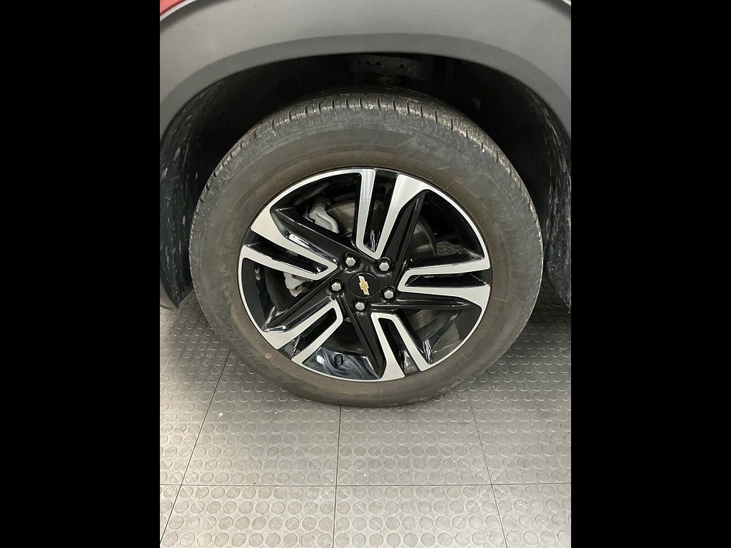 Used 2025 Chevrolet TrailBlazer LT w/ LT Cold Weather Package FWD image 34