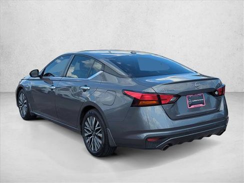 Used 2024 Nissan Altima 2.5 SV w/ SV Premium Package FWD image 5