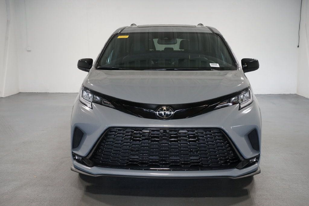 Used 2026 Toyota Sienna XSE FWD image 2