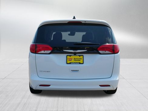 Used 2023 Chrysler Voyager LX FWD image 6