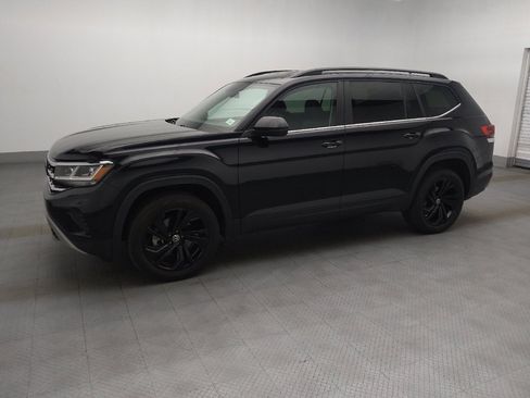 Used 2023 Volkswagen Atlas SE w/ Black Wheel Package FWD image 2