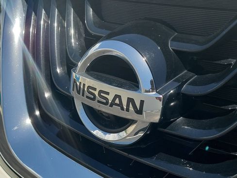 Used 2017 Nissan Murano Platinum w/ Platinum Technology Package FWD image 12