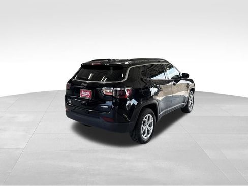 Used 2024 Jeep Compass Latitude AWD/4WD image 5