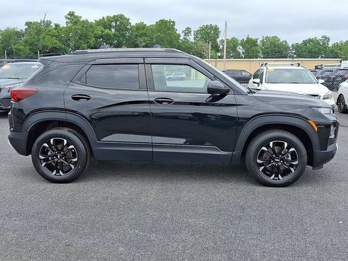 Used 2022 Chevrolet TrailBlazer LT w/ LPO, Blackout Package AWD/4WD image 8