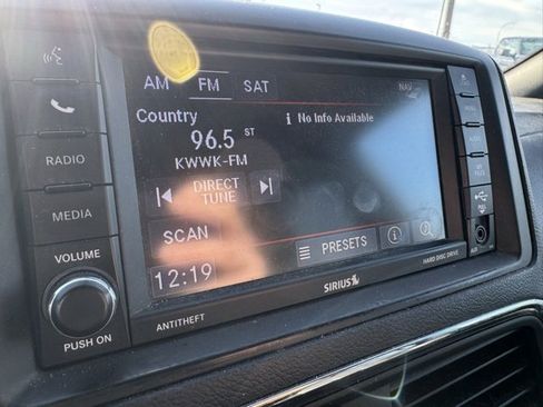 Used 2019 Dodge Grand Caravan GT image 3