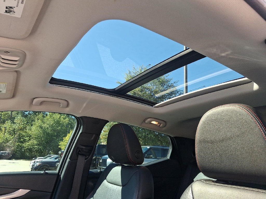 Used 2023 Chevrolet Bolt EUV Premier w/ Sun & Sound Package FWD image 14