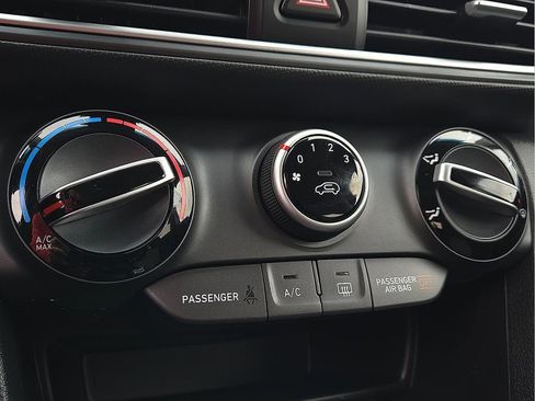 Used 2018 Hyundai Kona SEL w/ SEL Tech Package 02 image 16