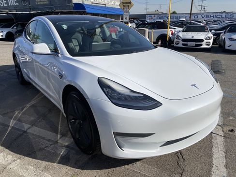 Used 2019 Tesla Model 3 Standard Range Plus image 4