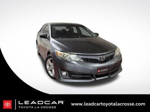 Used 2014 Toyota Camry SE w/ Moonroof Package image 1