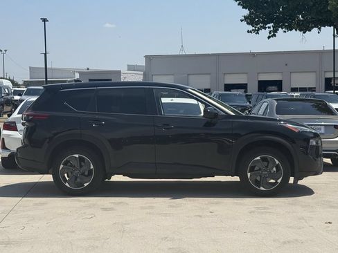 Used 2025 Nissan Rogue SV AWD/4WD image 3
