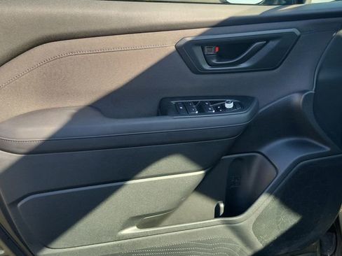 Used 2025 Subaru Forester Premium image 15