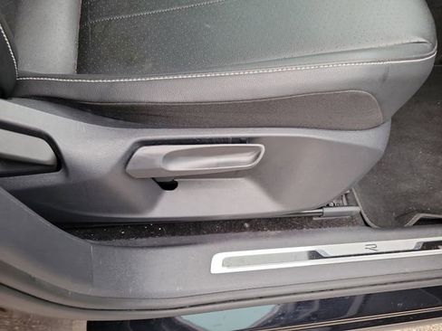 Used 2023 Volkswagen Tiguan SE R-Line image 35