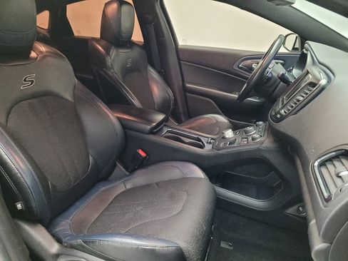 Used 2016 Chrysler 200 S image 21