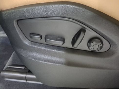 Used 2025 Porsche Cayenne AWD/4WD image 18