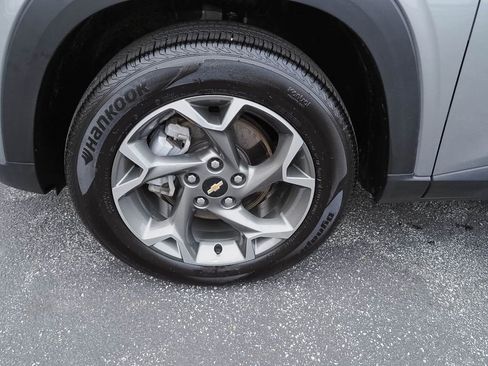 Certified 2025 Chevrolet Trax LT w/ LT Convenience Package image 32