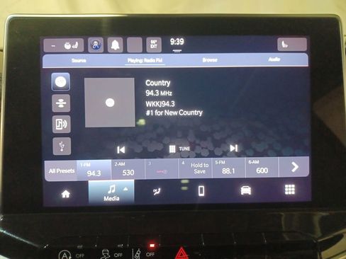 Used 2022 Jeep Compass Latitude w/ Sun and Sound Group image 12