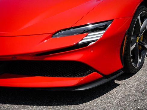 Used 2022 Ferrari SF90 Stradale AWD/4WD image 6