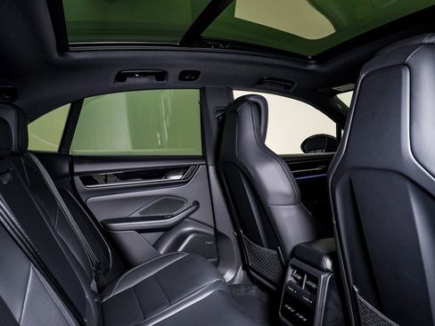 Certified 2025 Porsche Macan Electric image 16