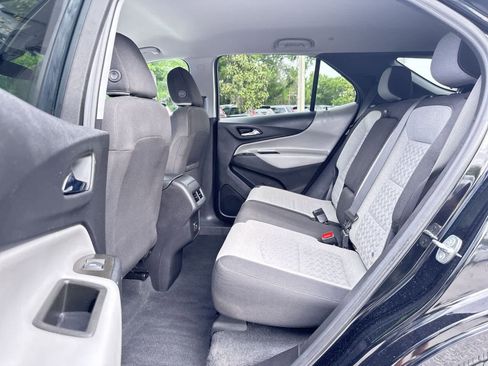 Used 2023 Chevrolet Equinox LS w/ LS Convenience Package FWD image 17