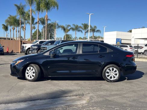 Used 2023 Toyota Corolla LE image 2
