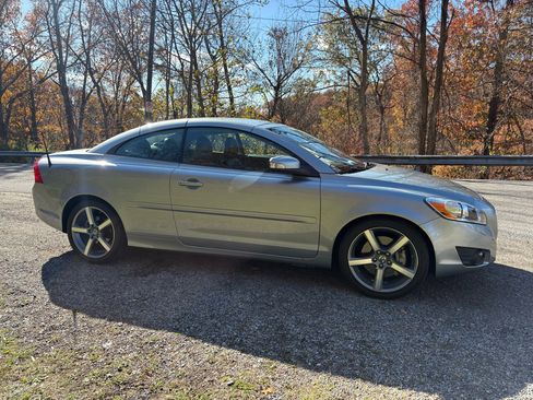 Used 2011 Volvo C70 T5 image 4