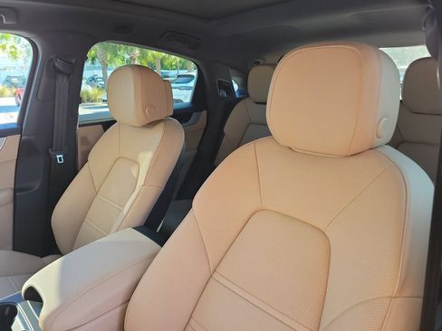 New 2026 Porsche Cayenne Coupe AWD/4WD image 5